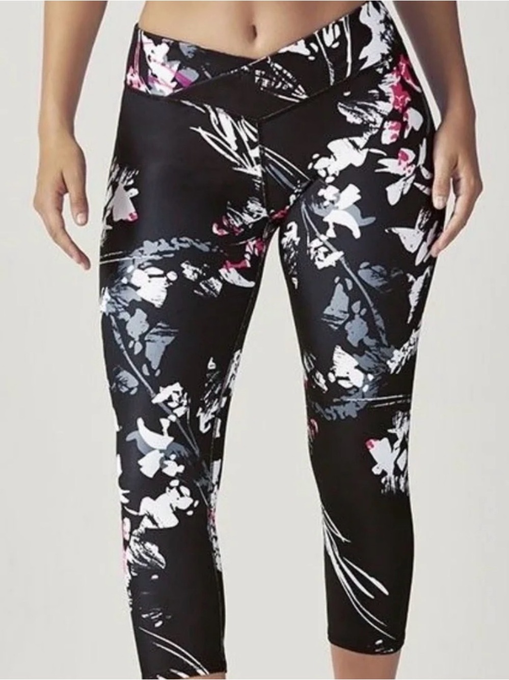 Fabletics Black Floral Print Cross Waist Capri Leggings Size Medium